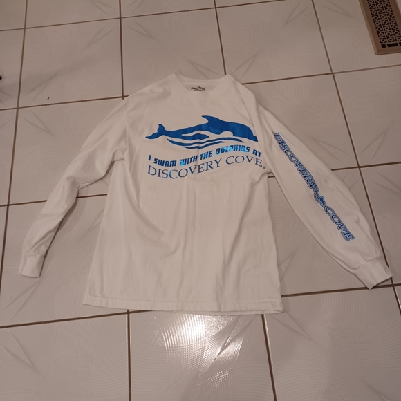 4/$80 New Long Sleeve Dolphin Tee - Size Medium - Picture 6 of 9